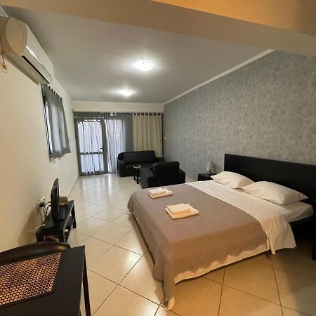 Avr Airport Deluxe Suites 4 Markópoulon المظهر الخارجي الصورة