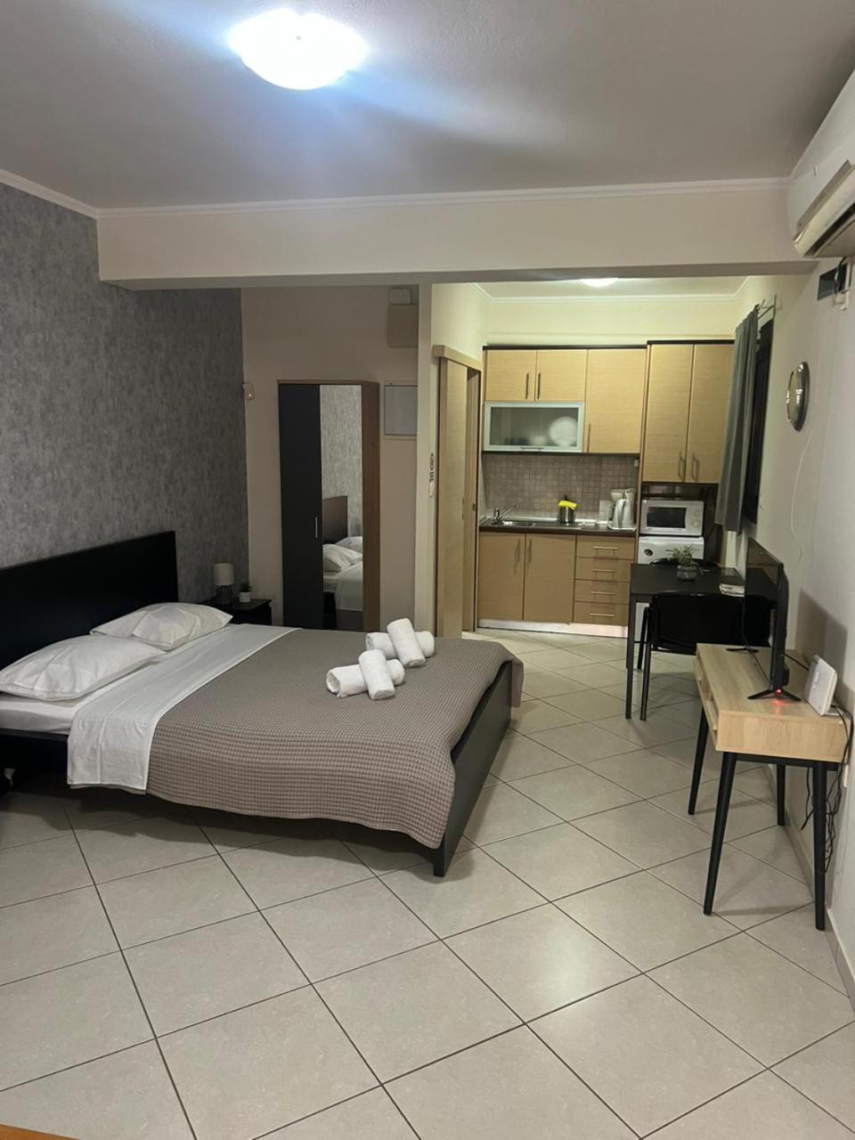 Avr Airport Deluxe Suites 4 Markópoulon المظهر الخارجي الصورة
