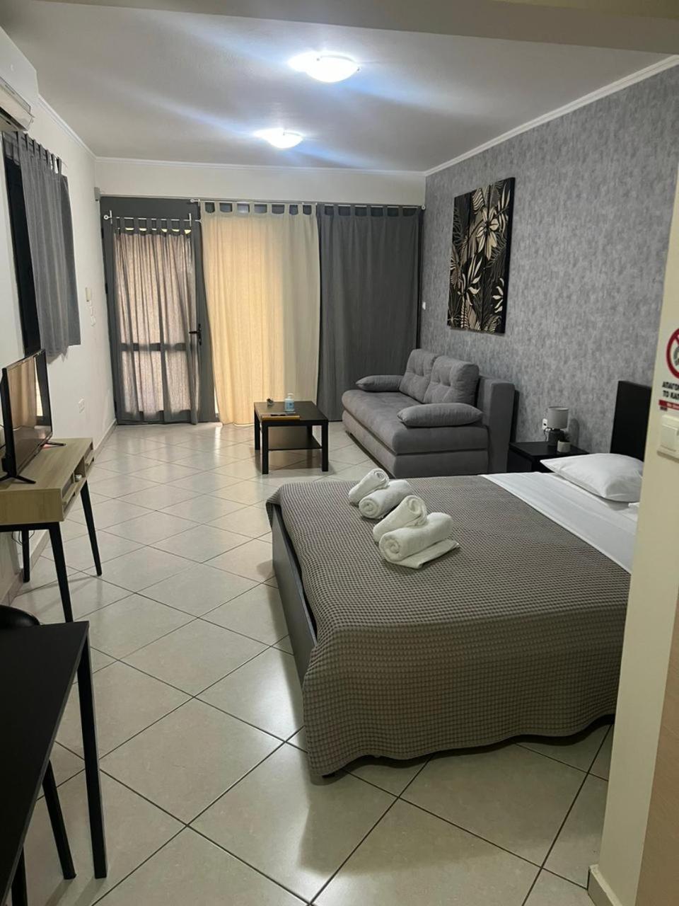 Avr Airport Deluxe Suites 4 Markópoulon المظهر الخارجي الصورة